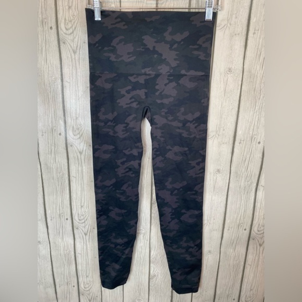 Spanx Women's‎ Look at Me Now Seamless Shapewear Leggings  Camo Size XL.